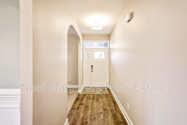 Building Photo - 136 Loch Ln