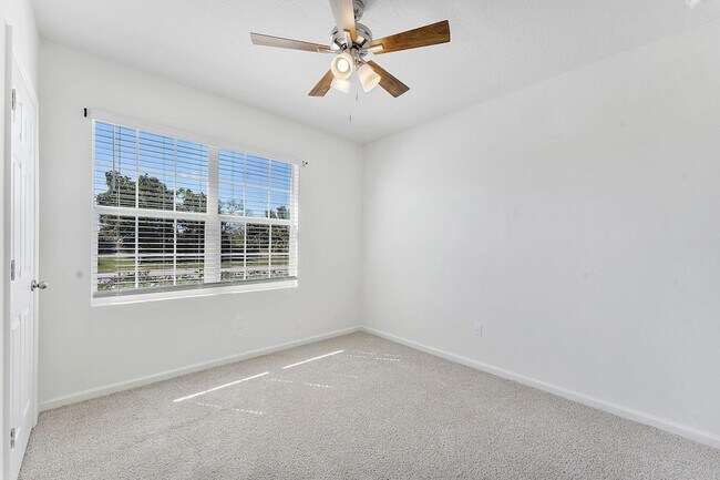 Building Photo - 357 SE Oakridge Dr