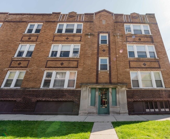Building Photo - North Center / St. Bens - 2 Beds / 1 Bath ...