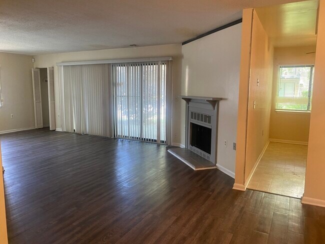 Foto del edificio - 4809 Spring Lake Dr