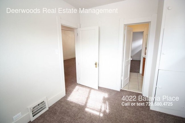 Foto del edificio - 4022 Batavia Pl