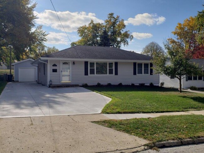 Building Photo - 7410 Beechwood Dr
