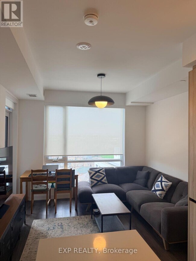 Photo du bâtiment - 7950 Bathurst St