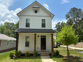Building Photo - Room in House on Maplewood Dr