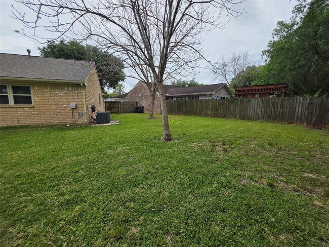 Foto del edificio - East Heatherock Circle, Sugar Land, TX 77479 - 3 BR 2 BA single-family home
