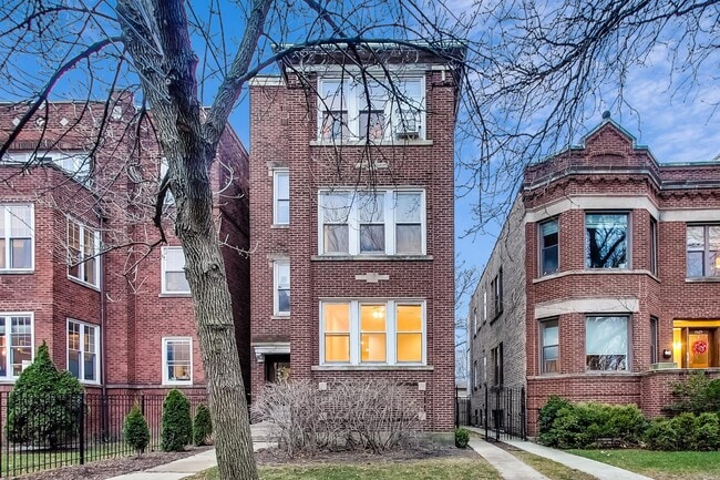 Foto del edificio - 2621 W Leland Ave