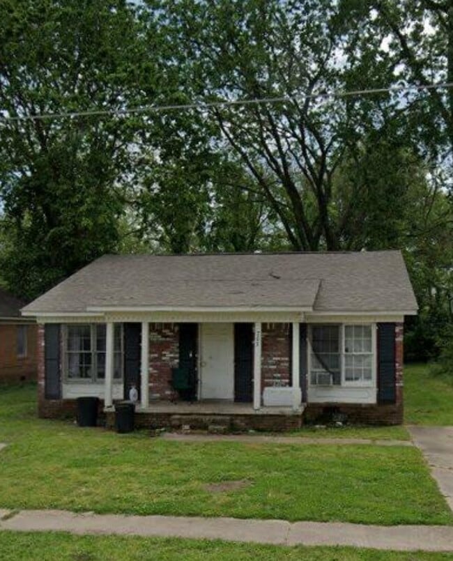 703 Cecelia Ave