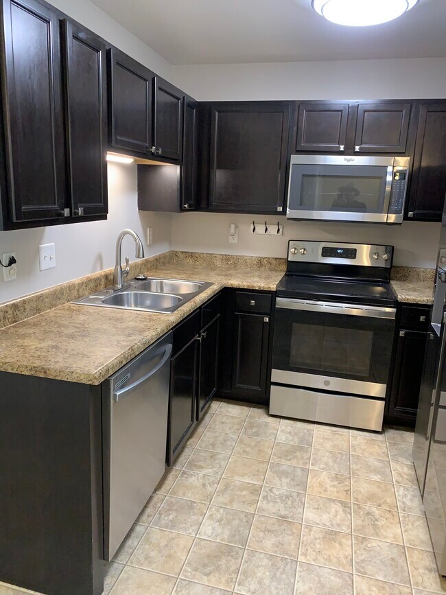 Building Photo - 457 Wild Oak Dr