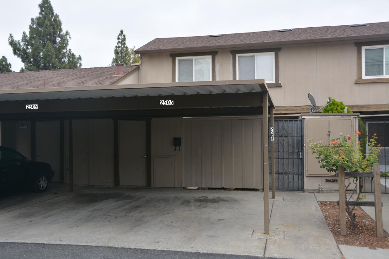 Foto principal - Antioch 3 bedroom, 1 1/2 bath, 2 story tow...