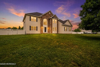 Building Photo - 10 Etty Ct