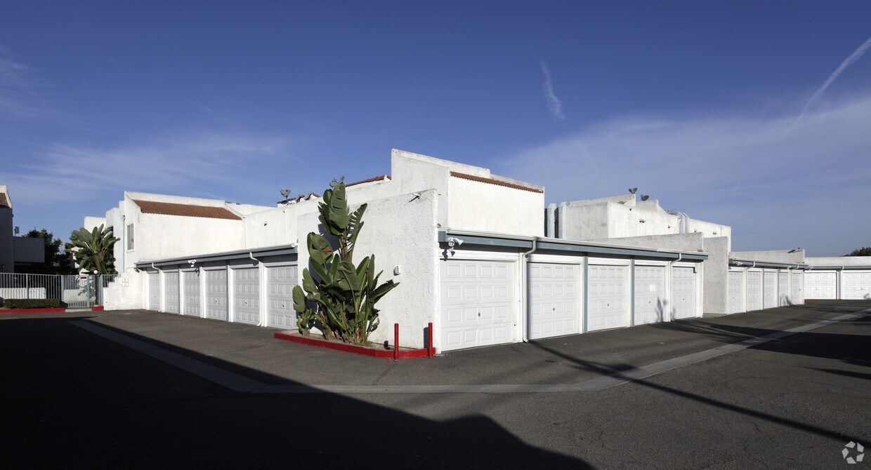 Foto del edificio - El Pueblo Apartments