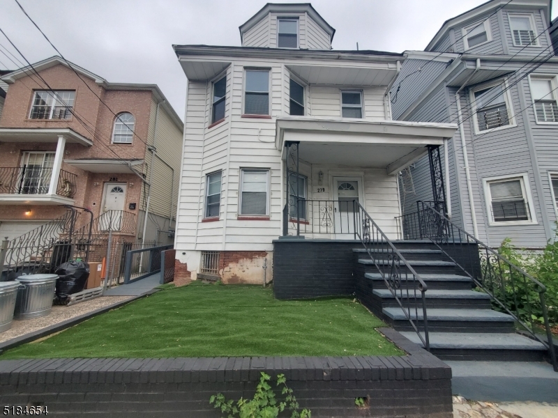 Primary Photo - 279 S 11th St