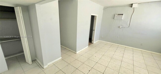 Building Photo - 4419 NW 17th Ave