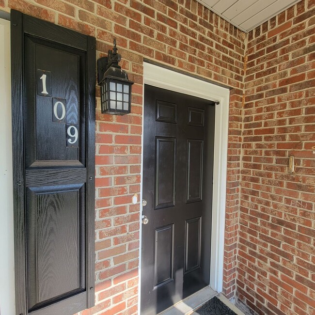 Foto del edificio - 3 Bedroom, 2 Bathroom Rental With Garage
