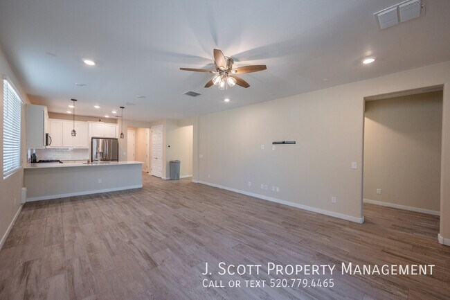 Foto del edificio - 449 Pinnacle Ridge Dr
