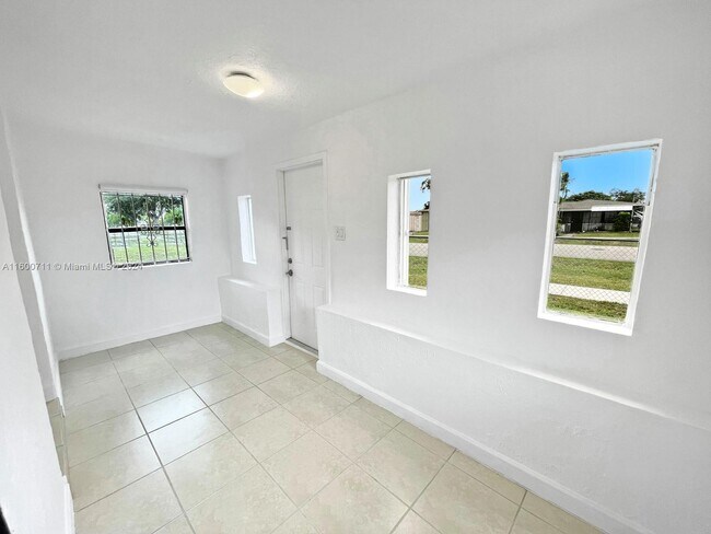 Foto del edificio - 5408 SW 21st St