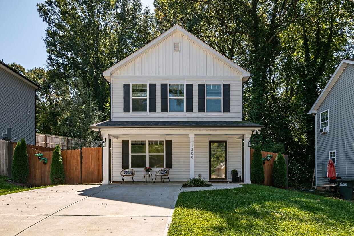 Foto principal - 1209 Gaston Ave
