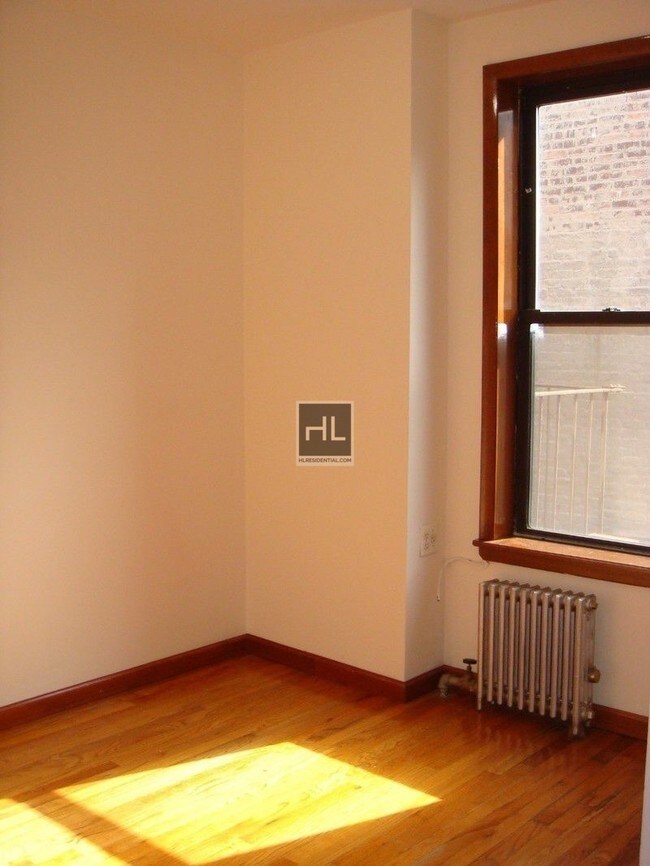 Building Photo - 210 Dahill Rd