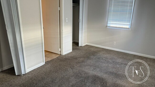 Foto del edificio - WINTER MOVE-IN SPECIAL: $750 OFF 1st MONTH'S RENT!**