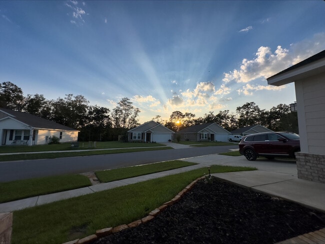 Building Photo - 585 Riverwalk Cir