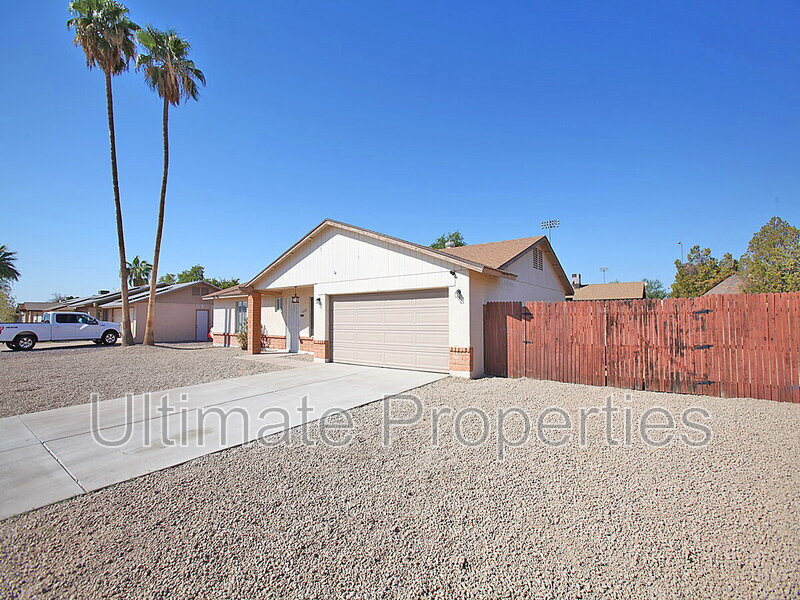 Primary Photo - 4720 W Dahlia Dr