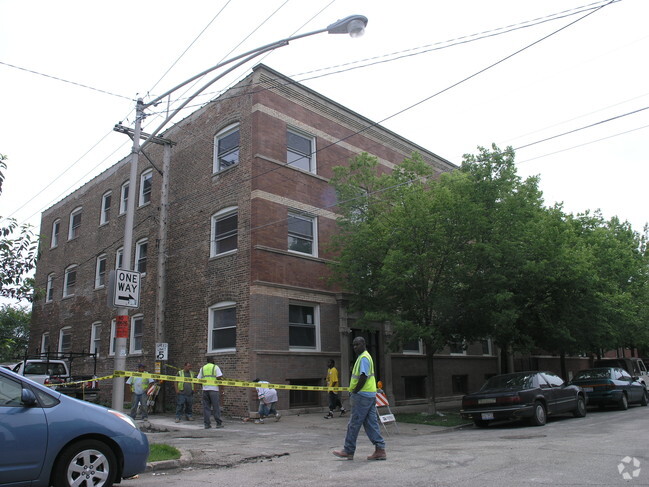 Building Photo - 941-945 E 52nd St