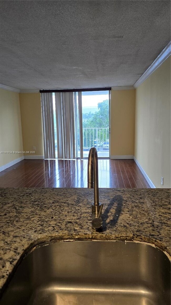 Foto del edificio - 496 NW 165th St