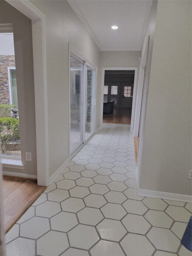 Building Photo - 627 Chadbourne Ct