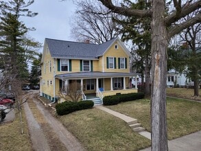 Building Photo - 307 N Chestnut St