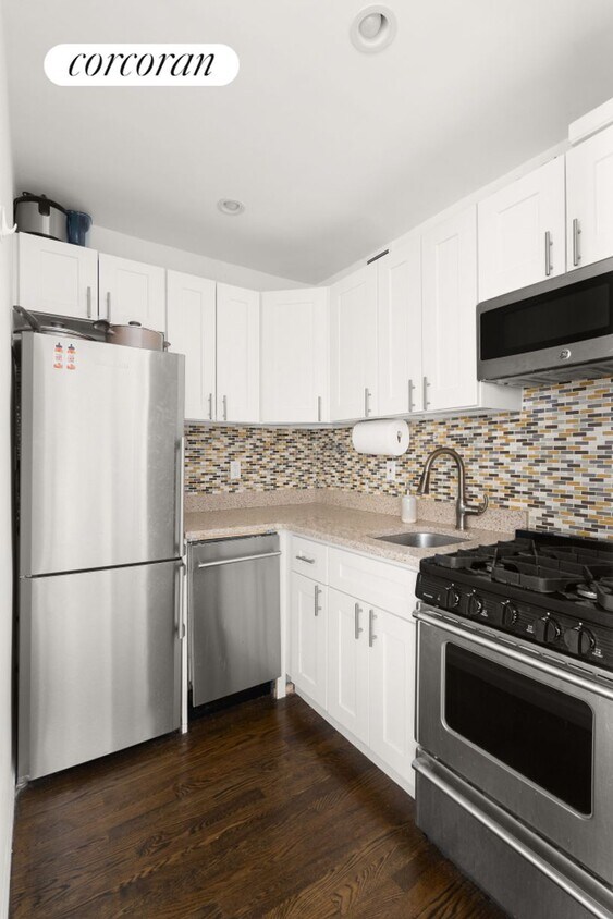 Foto del edificio - 328 W 19th St