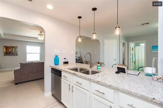 Building Photo - Won't last!