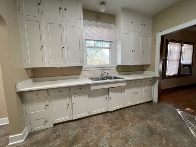 Foto del edificio - 3 Bedroom with garage and basement