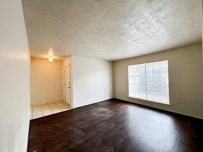 Foto del edificio - 709 Ruth Ct