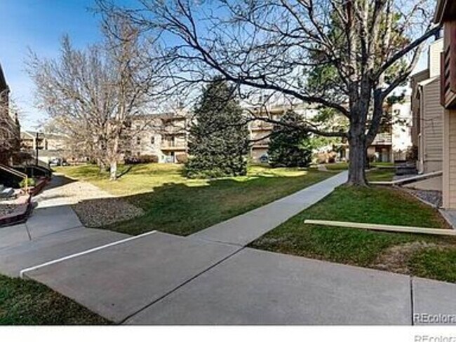 Building Photo - 3121 S Tamarac Dr