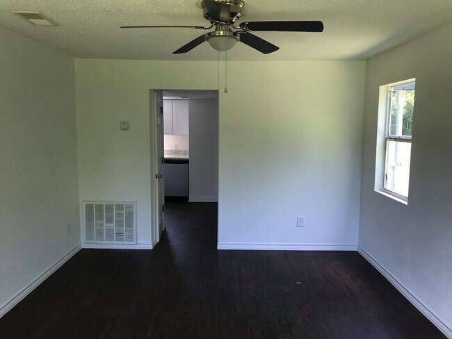 Sala de estar - 838 Lizzie Ln