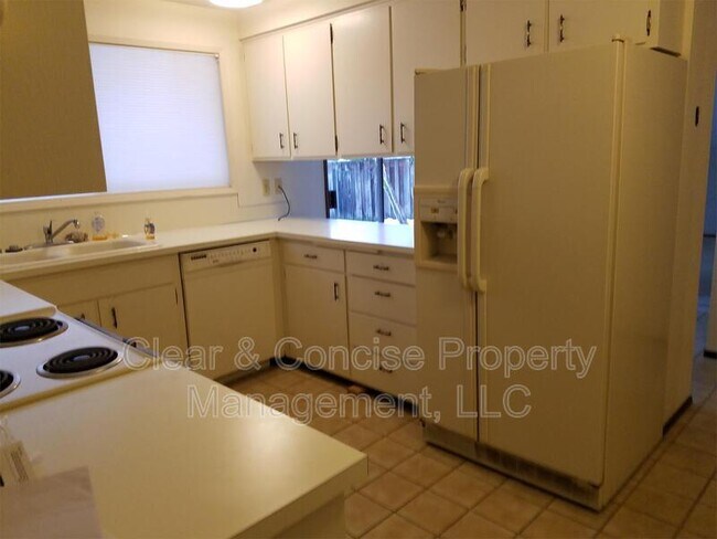 Photo - 1380 Flintridge Ave Apartment