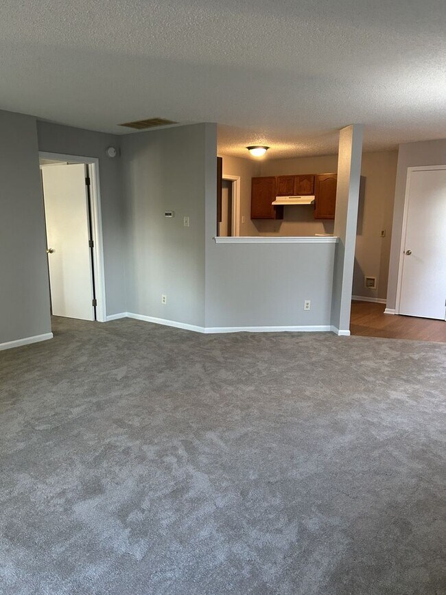 Foto del edificio - Wonderful 2 BR Ranch in Plainfield!