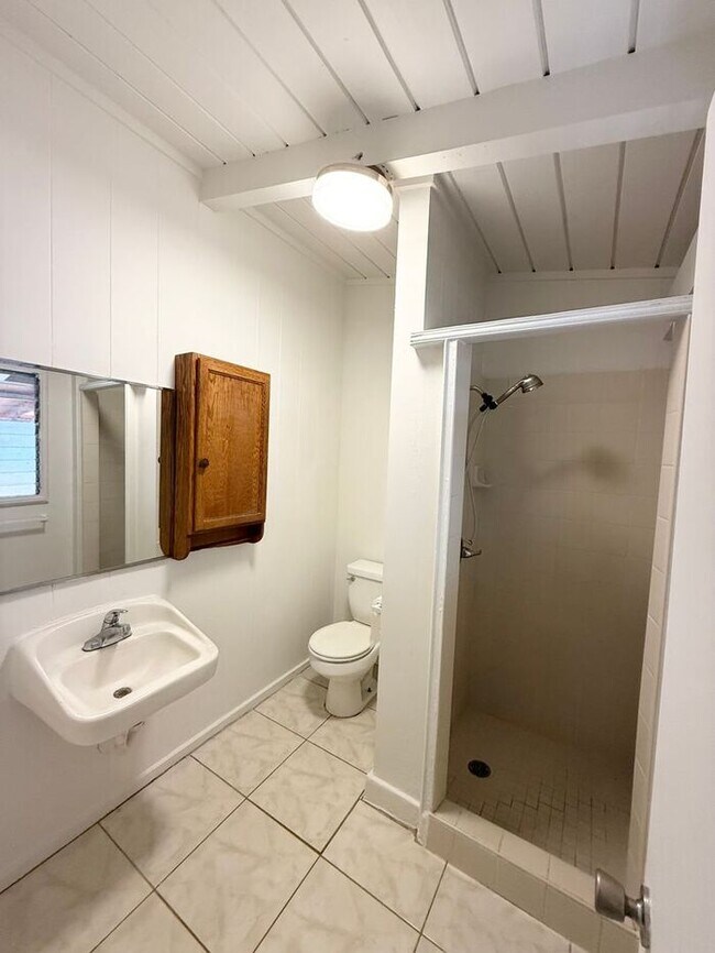 Foto del edificio - Aliamanu/Salt Lake - 2 bedroom 1 bath Duplex