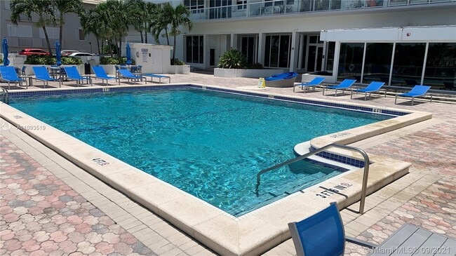 Building Photo - 5750 Collins Ave