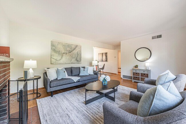 Building Photo - 1994 Menalto Ave