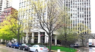 Building Photo - 2626 N Lakeview Ave