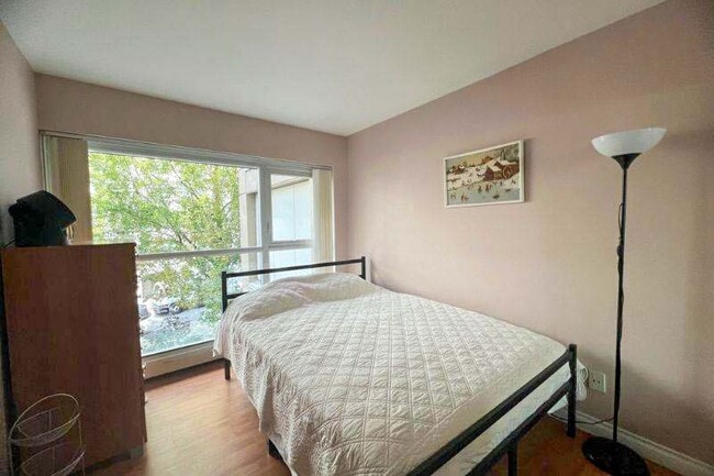 Photo du bâtiment - 1388 Homer St