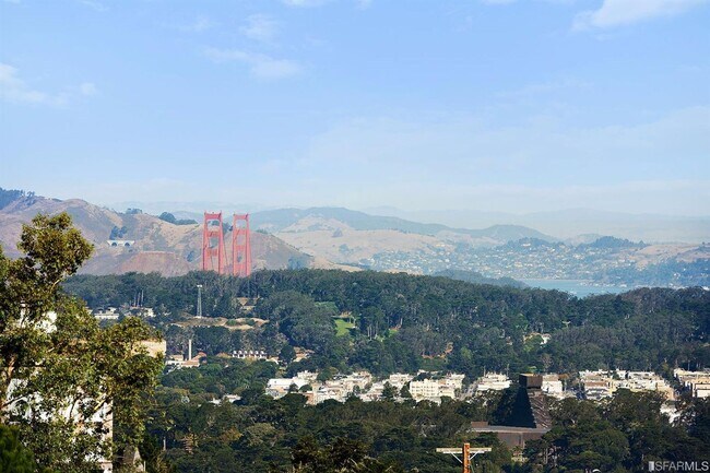 Building Photo - Golden Gate Heights Perfection! 2BR+Den/Su...