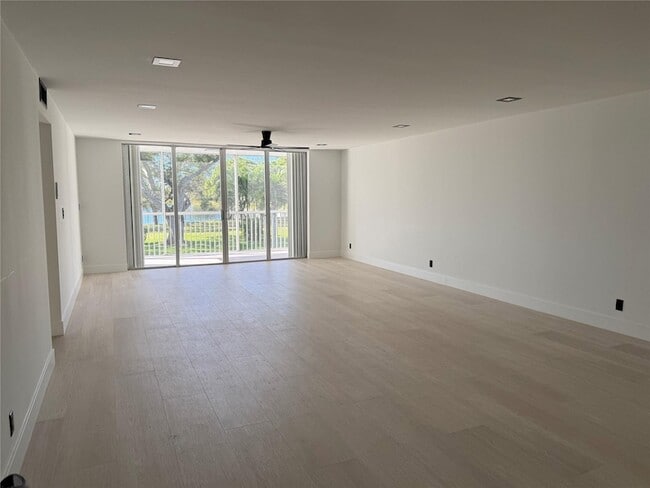 Building Photo - 3010 N Course Dr