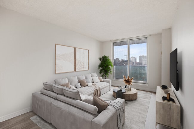 Building Photo - Renaissance Towers