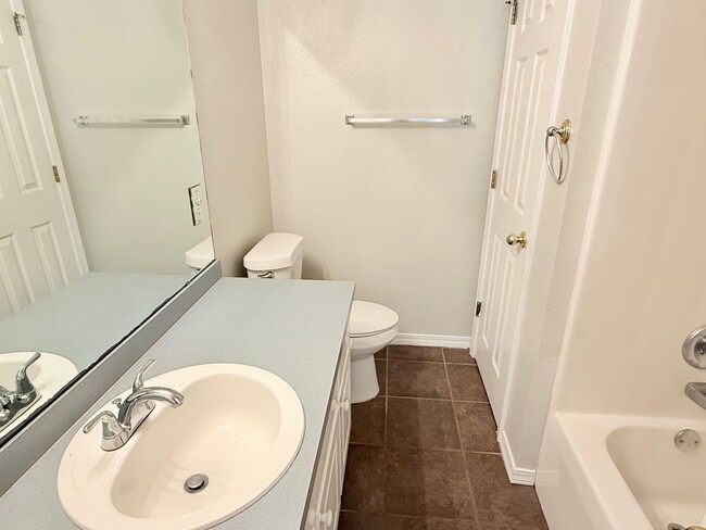 Building Photo - Charming 3 Bed/2 Bath Near NAS Whiting Field