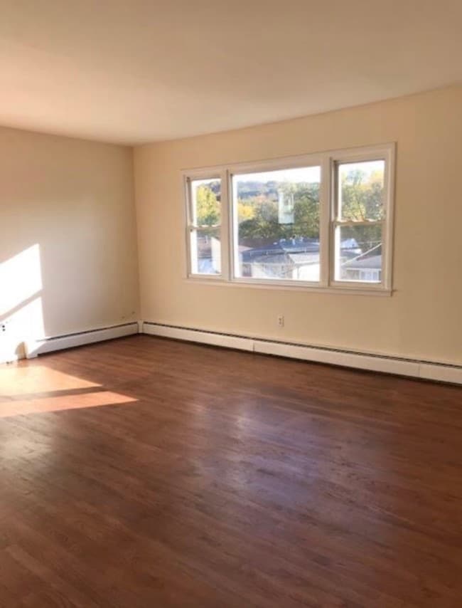 Foto del edificio - 1531 Nepperhan Ave