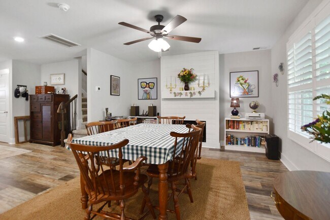 Building Photo - Pet Friendly Four Bedroom!