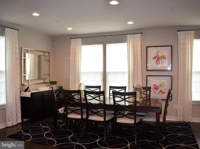 Building Photo - 1603 Regent Manor Ct