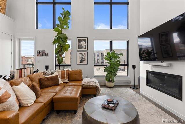 Foto del edificio - 1735 Central St